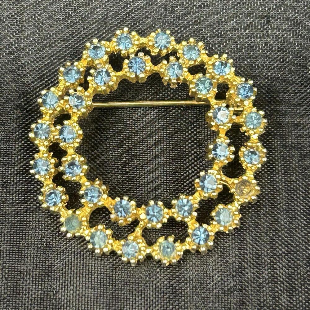VTG Brooch Pin,Royal Blue Rhinestone “Round Wreath”Gold Tone Costume Jewelry